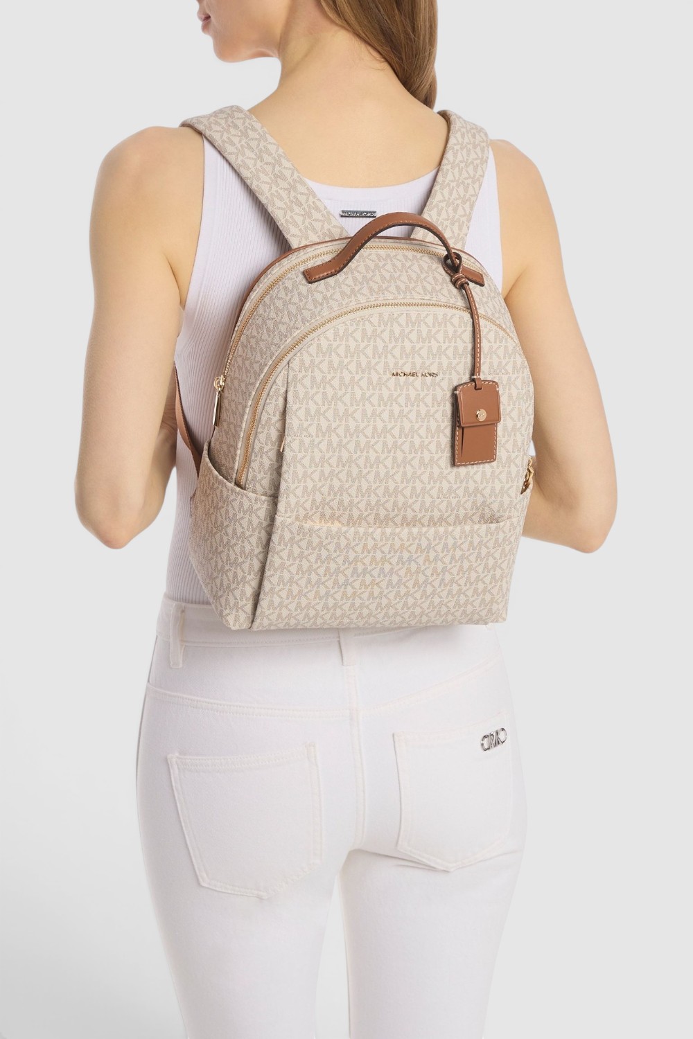 תמונת כל הלוק של תיק גב סייבל מדיום